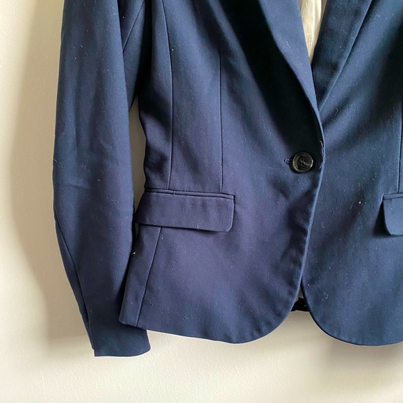 LAST CHANCE - H&M fitted single breasted navy Blazer - Picture 2 of 3